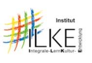 Das Bild zeigt ein Logo mit farbigen, gekreuzten Linien und der Aufschrift "Institut ILKE Integrale-LernKultur-Entwicklung".
