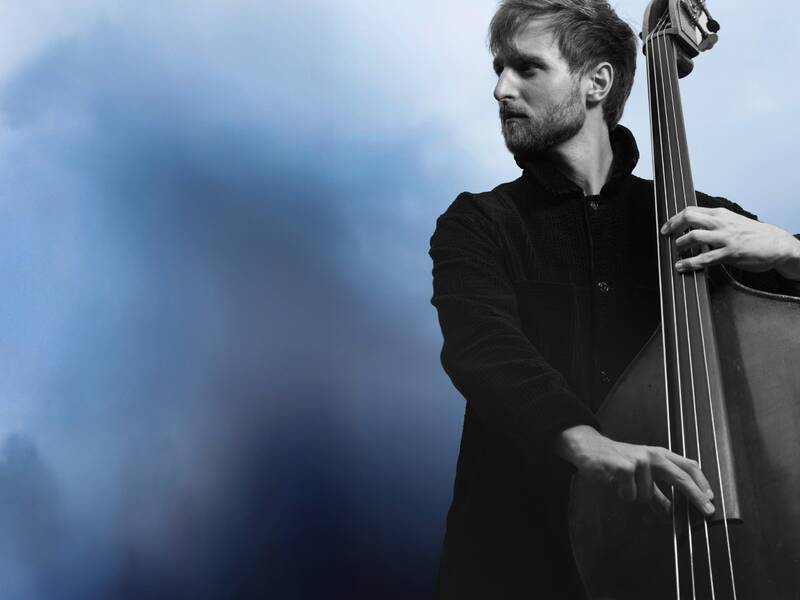 Bassist am Kontrabass