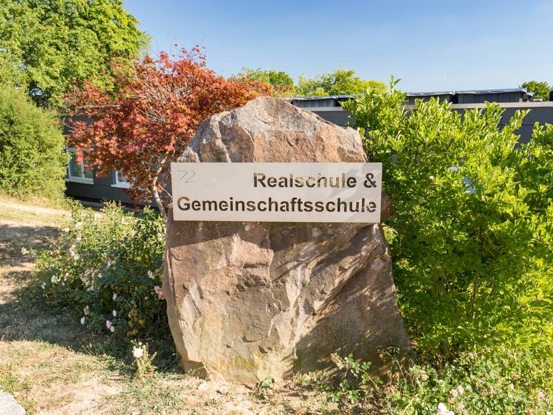 Das Bild zeigt den eingang zur Grund- und Gemeinschaftsschule.