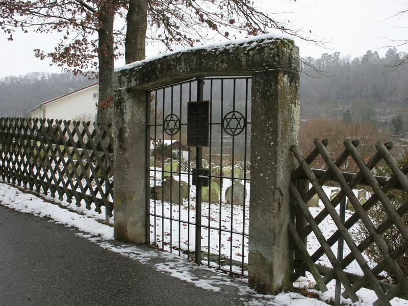 Eingang zum Jüdischen Friedhof in Mühlen